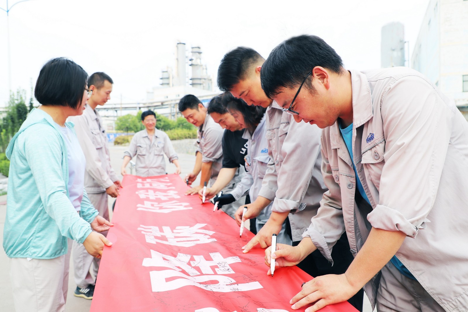 安陽(yáng)園區(qū)開展節(jié)能宣傳周主題簽名活動(dòng)_調(diào)整大小